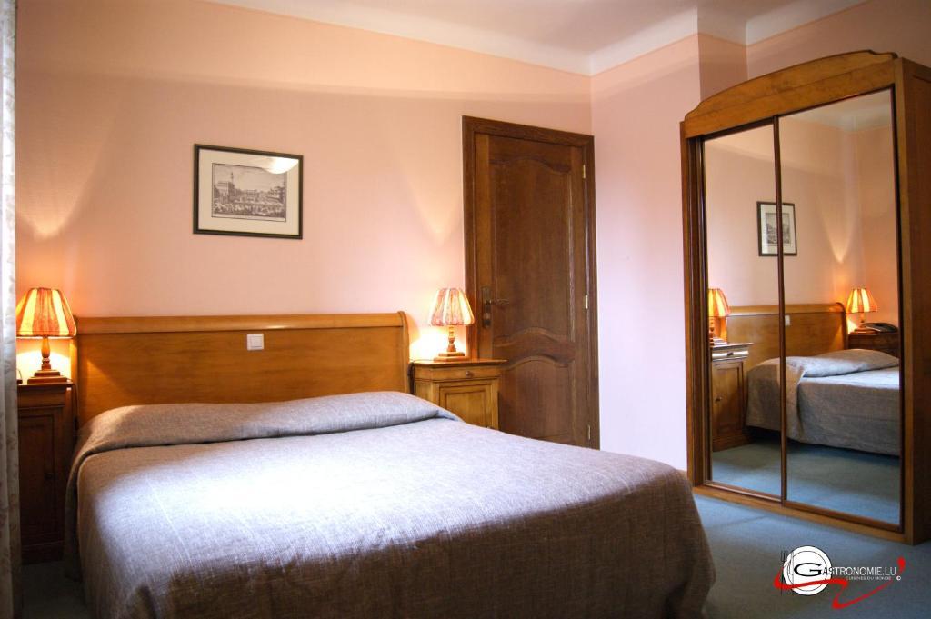 Hotel Il Castello Borghese Senningerberg Room photo